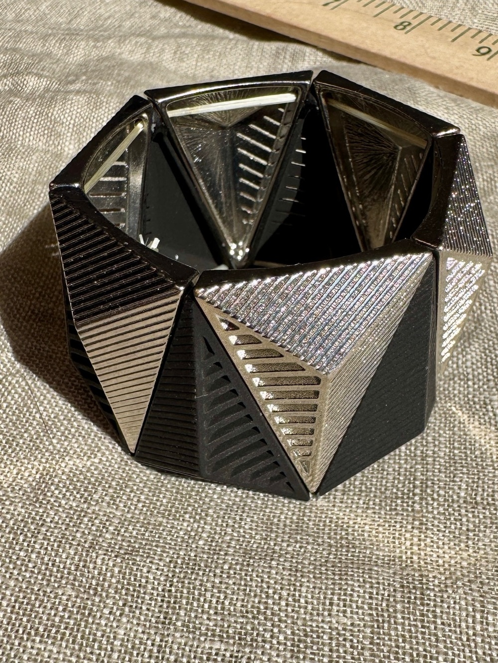 Modern Geometric Black and Silver Tone Stretch Bracelet Size 6.25